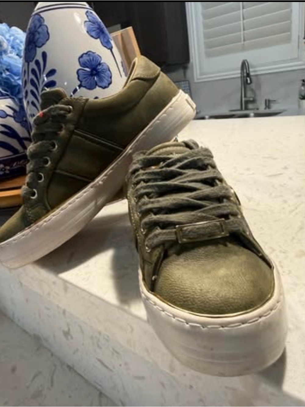 Guess tennis shoes